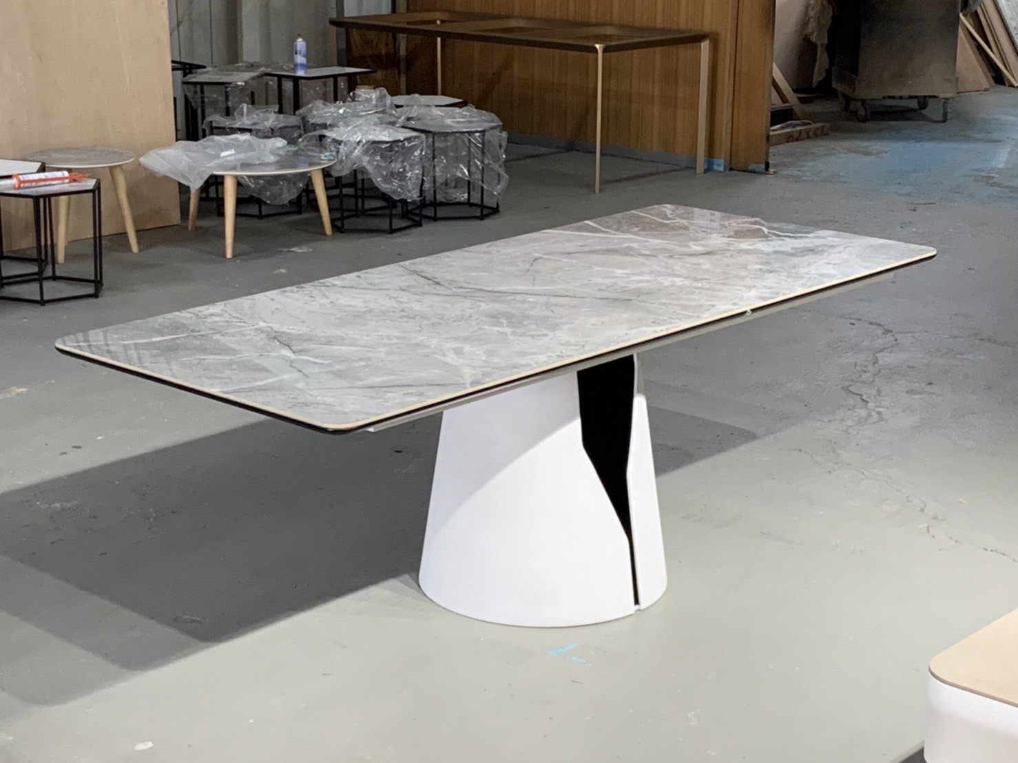 恩納灰 襯托空間餐桌(含腳座)